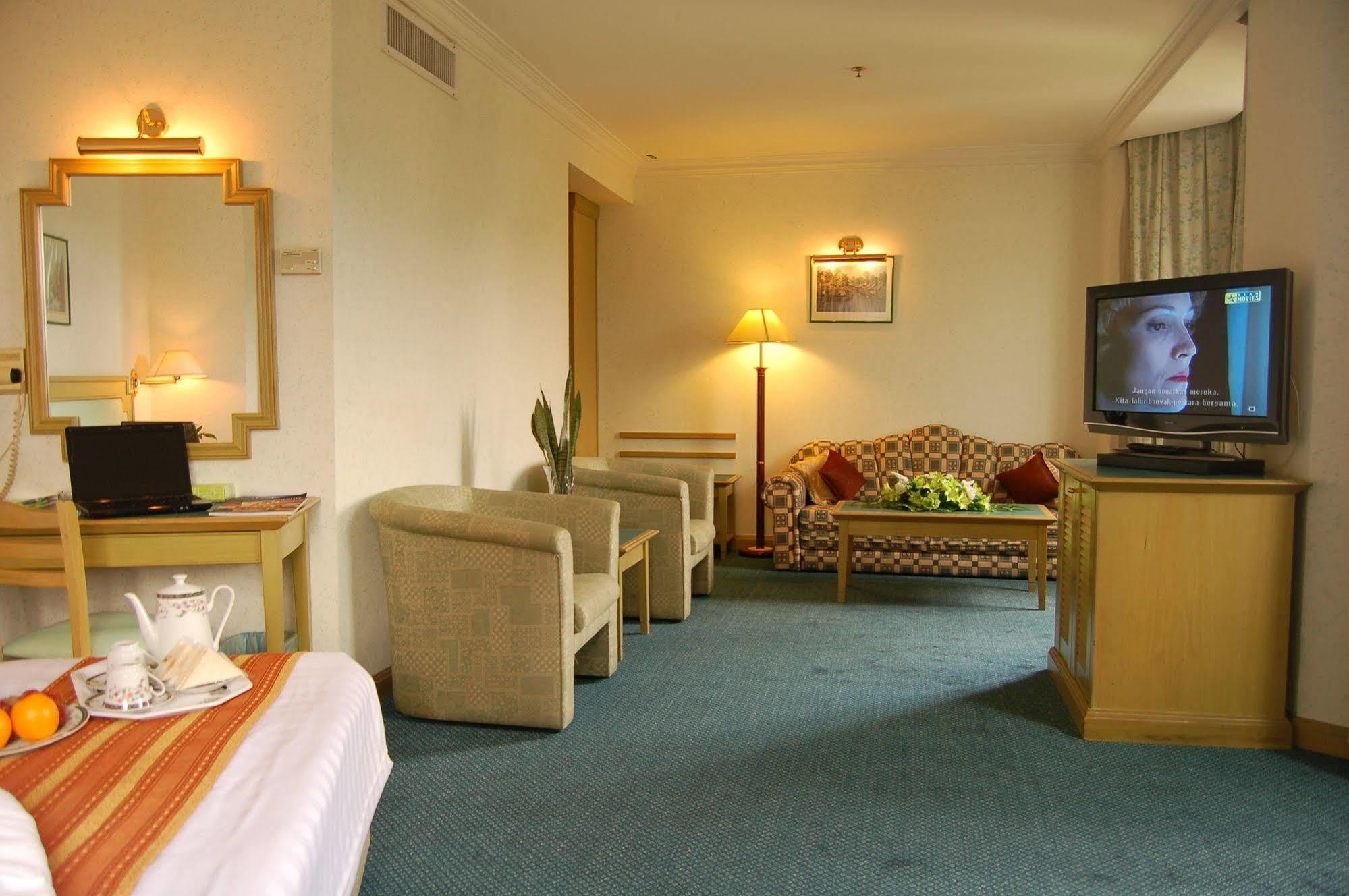 Regalodge Hotel & Spa Ипох Екстериор снимка
